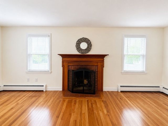 30 Springdale Rd, Dracut, MA 01826