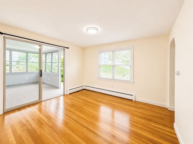 30 Springdale Rd, Dracut, MA 01826