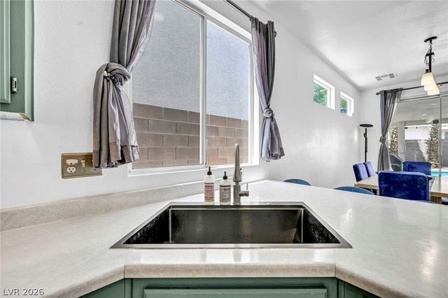 10052 Lemon Valley Avenue, Las Vegas, NV 89147