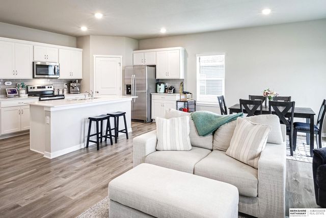 6303 Clear Creek Street, Papillion, NE 68157