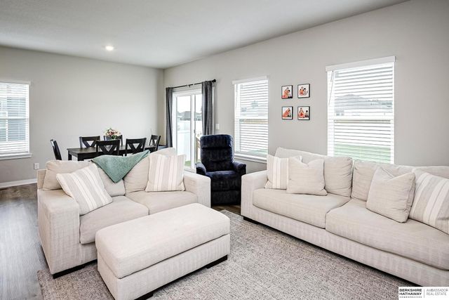 6303 Clear Creek Street, Papillion, NE 68157