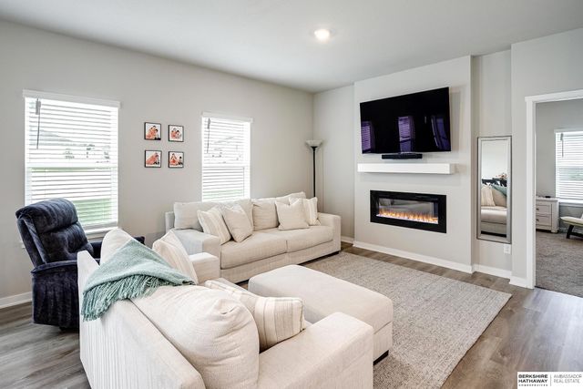 6303 Clear Creek Street, Papillion, NE 68157
