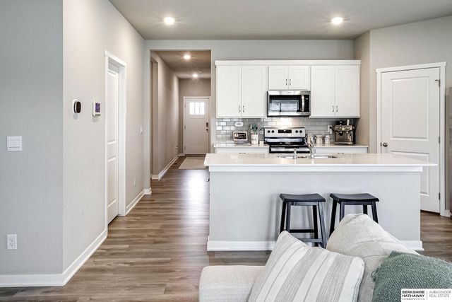 6303 Clear Creek Street, Papillion, NE 68157