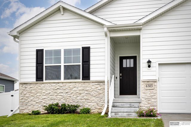 6303 Clear Creek Street, Papillion, NE 68157