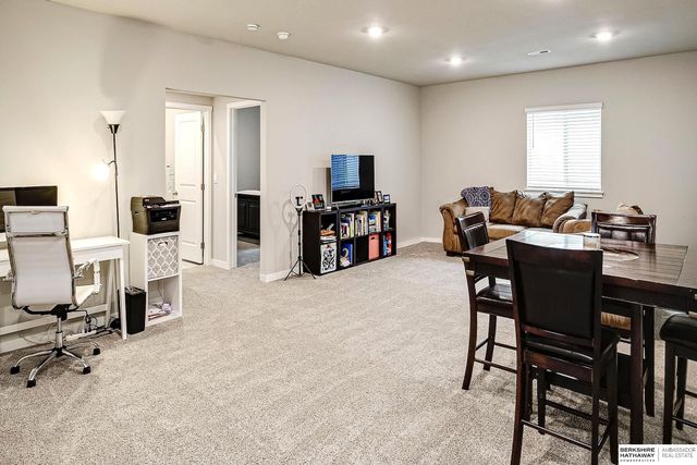 6303 Clear Creek Street, Papillion, NE 68157