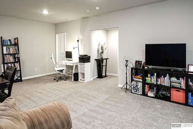 6303 Clear Creek Street, Papillion, NE 68157