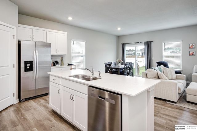 6303 Clear Creek Street, Papillion, NE 68157