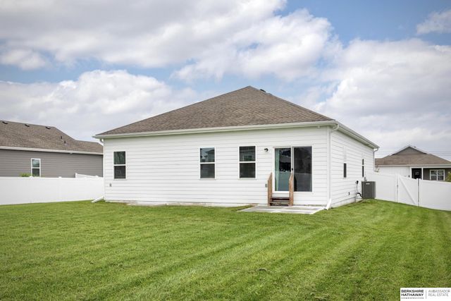 6303 Clear Creek Street, Papillion, NE 68157