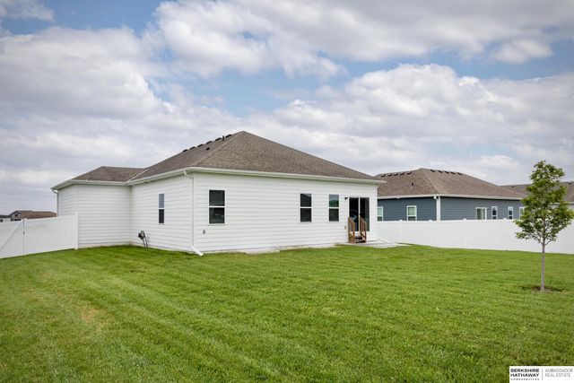 6303 Clear Creek Street, Papillion, NE 68157