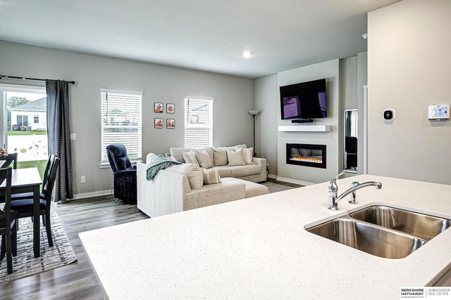 6303 Clear Creek Street, Papillion, NE 68157