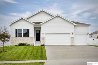 6303 Clear Creek Street, Papillion, NE 68157