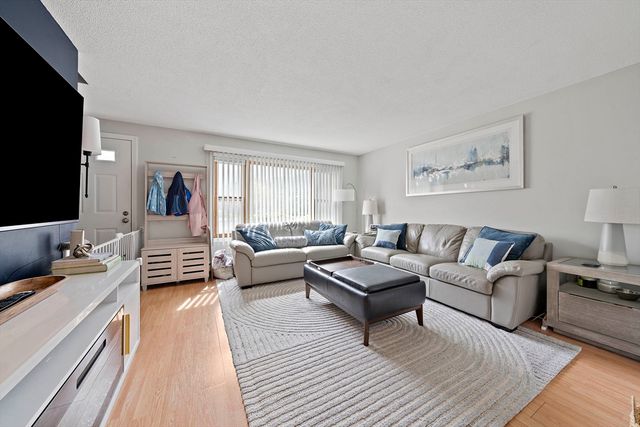 46 Sharron Dr 46, Easton, MA 02375