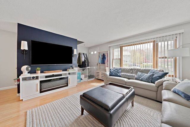 46 Sharron Dr 46, Easton, MA 02375