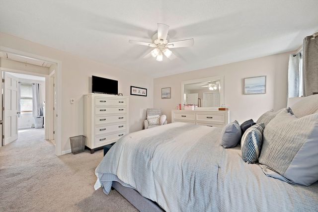 46 Sharron Dr 46, Easton, MA 02375