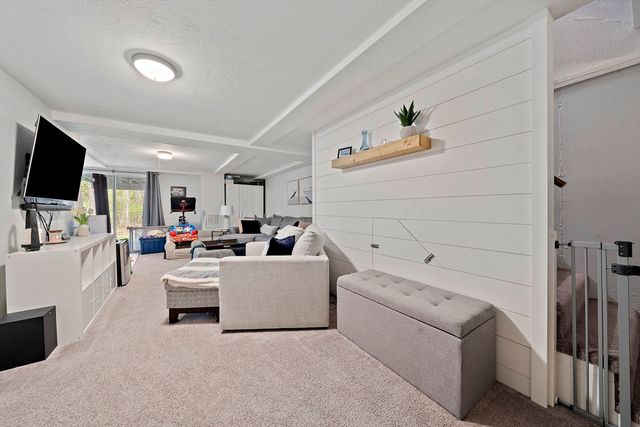 46 Sharron Dr 46, Easton, MA 02375