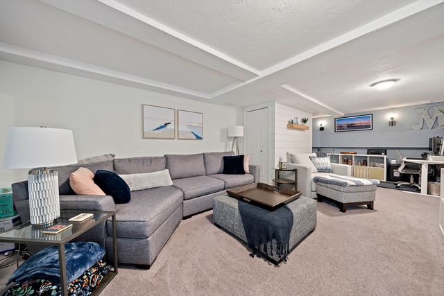 46 Sharron Dr 46, Easton, MA 02375