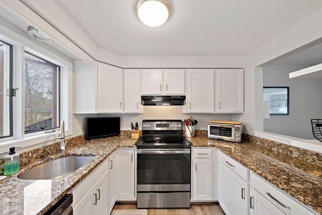 46 Sharron Dr 46, Easton, MA 02375