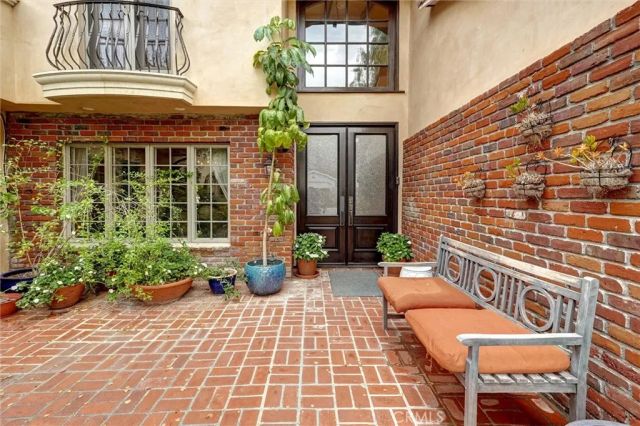 4751 Topeka Drive, Tarzana, CA 91356