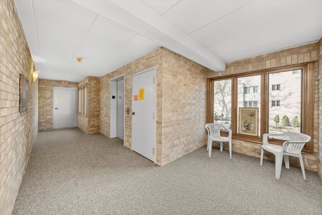 4530 W 93rd Street 1A, Oak Lawn, IL 60453