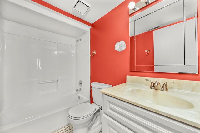 4530 W 93rd Street 1A, Oak Lawn, IL 60453