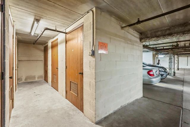 4530 W 93rd Street 1A, Oak Lawn, IL 60453