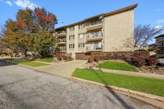 4530 W 93rd Street 1A, Oak Lawn, IL 60453