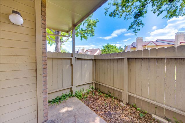 2120 El Paseo Street 619, Houston, TX 77054