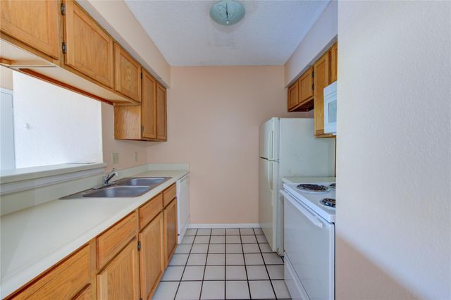 2120 El Paseo Street 619, Houston, TX 77054