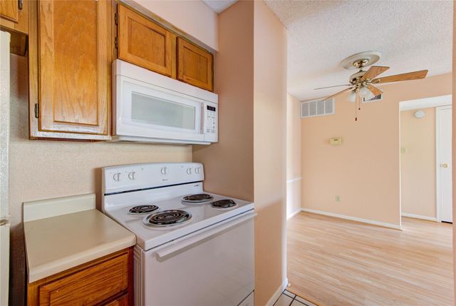 2120 El Paseo Street 619, Houston, TX 77054