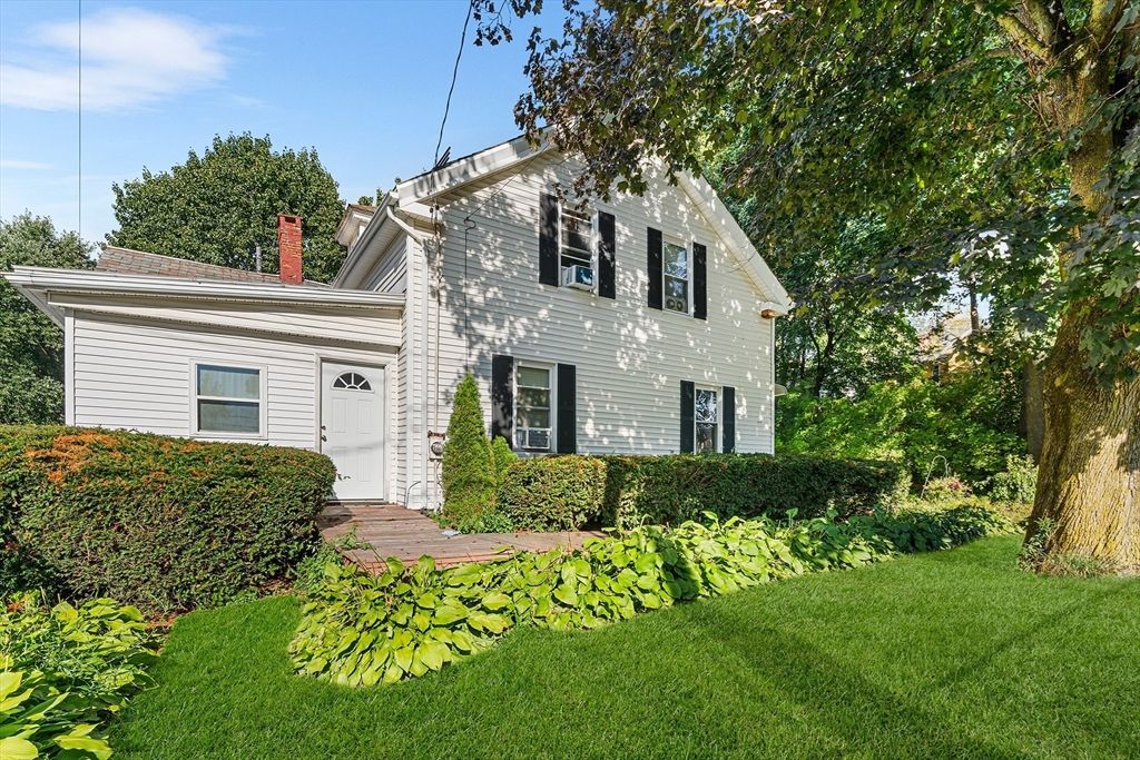 21 Northampton St, Easthampton, MA 01027