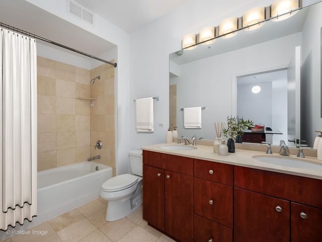 565 W Quincy Street 1417, Chicago, IL 60661