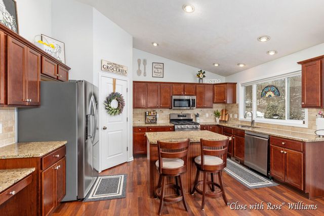 8531 Twin Lakes Drive, Jenison, MI 49428