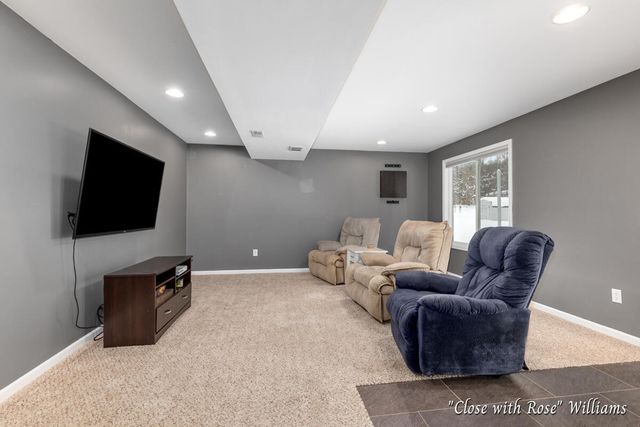 8531 Twin Lakes Drive, Jenison, MI 49428