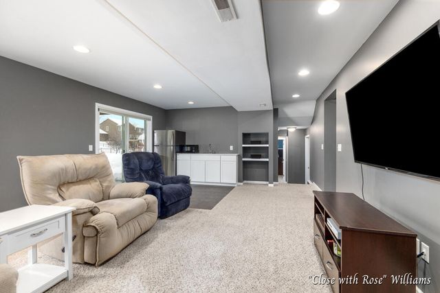 8531 Twin Lakes Drive, Jenison, MI 49428