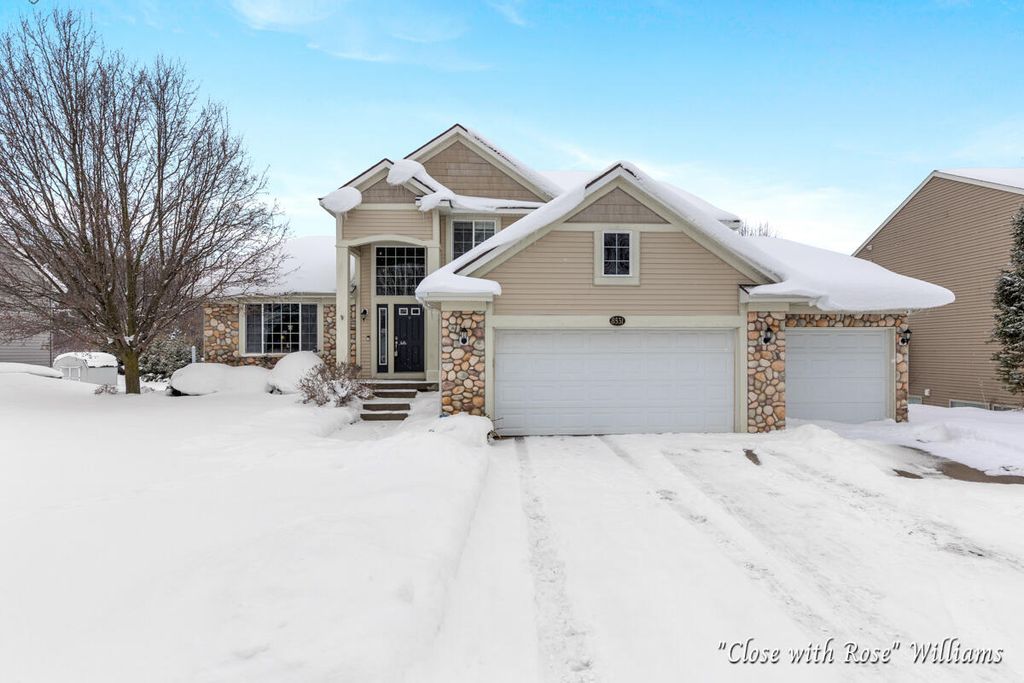 8531 Twin Lakes Drive, Jenison, MI 49428