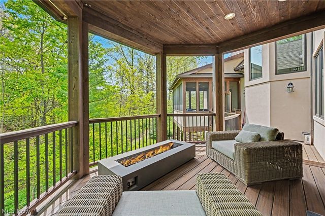 90 Lancaster Court, Moreland Hills, OH 44022