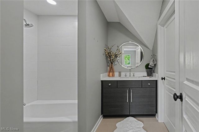 90 Lancaster Court, Moreland Hills, OH 44022
