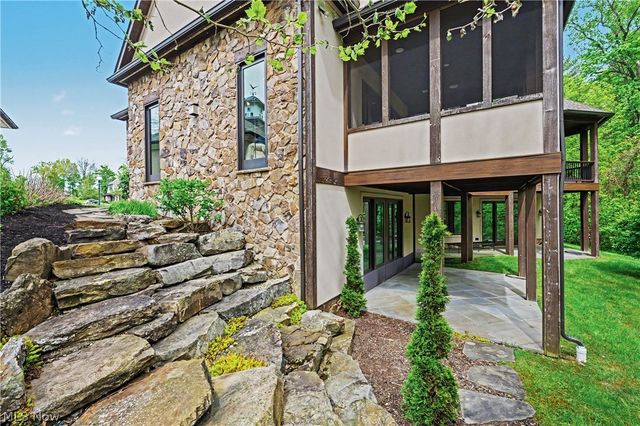 90 Lancaster Court, Moreland Hills, OH 44022