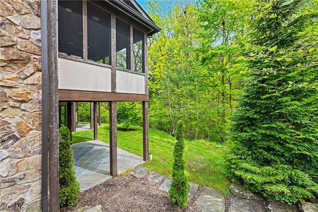 90 Lancaster Court, Moreland Hills, OH 44022