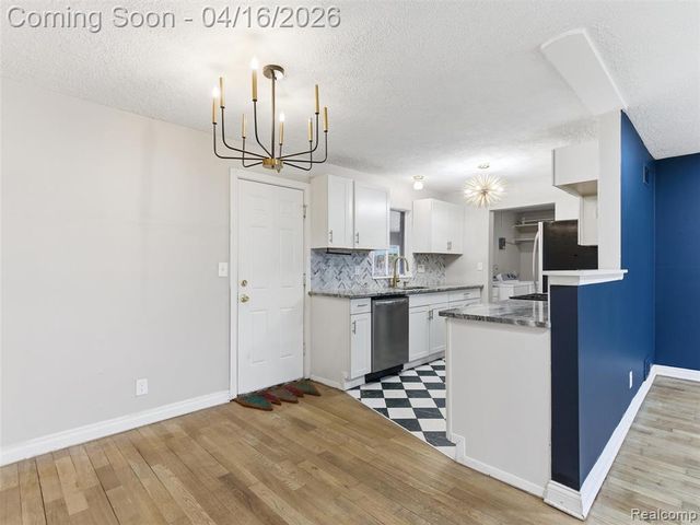 2674 Littletell Avenue, West Bloomfield, MI 48324