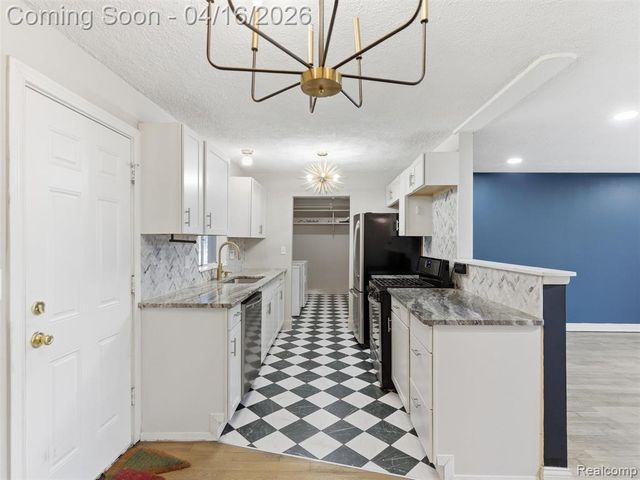 2674 Littletell Avenue, West Bloomfield, MI 48324