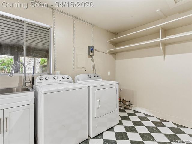 2674 Littletell Avenue, West Bloomfield, MI 48324