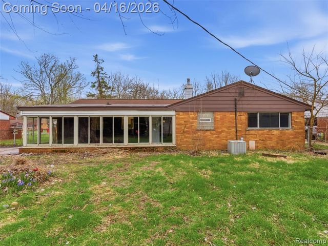 2674 Littletell Avenue, West Bloomfield, MI 48324