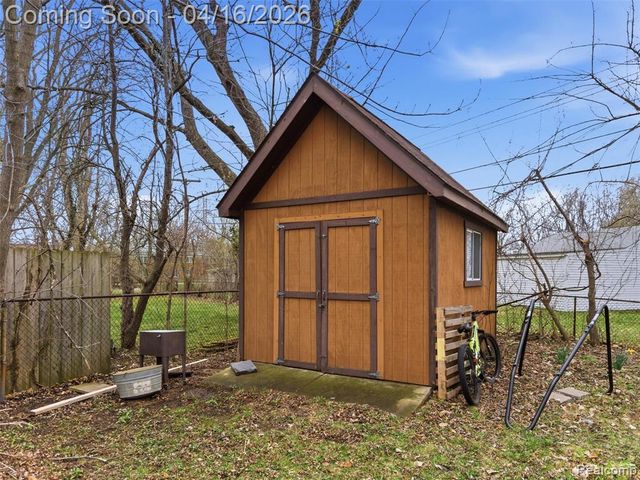 2674 Littletell Avenue, West Bloomfield, MI 48324