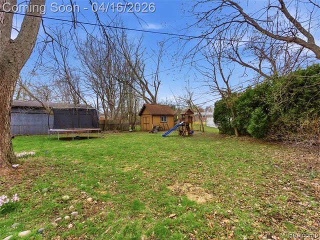 2674 Littletell Avenue, West Bloomfield, MI 48324