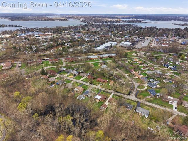 2674 Littletell Avenue, West Bloomfield, MI 48324