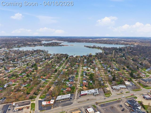 2674 Littletell Avenue, West Bloomfield, MI 48324