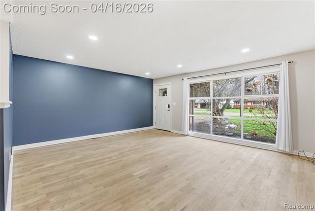 2674 Littletell Avenue, West Bloomfield, MI 48324