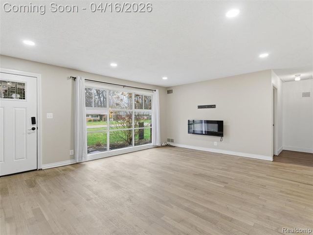 2674 Littletell Avenue, West Bloomfield, MI 48324