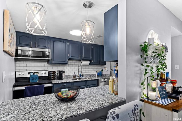 6300 N Allen Rd Unit 10, Peoria, IL 61614